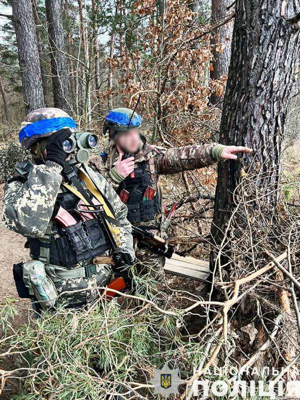 Спецпризначенці поліції дають відсіч окупантам на прикордонні Чернігівщини (Фото)