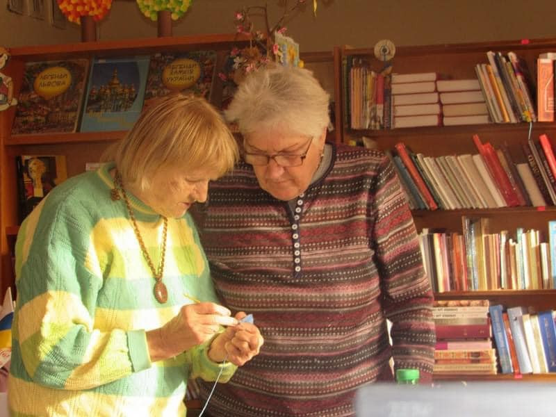Творять диво власними руками: у чернігівській бібліотеці проводять майстер-класи