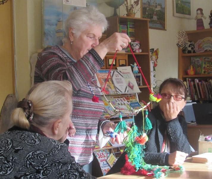 Творять диво власними руками: у чернігівській бібліотеці проводять майстер-класи