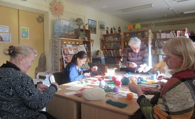 Творять диво власними руками: у чернігівській бібліотеці проводять майстер-класи