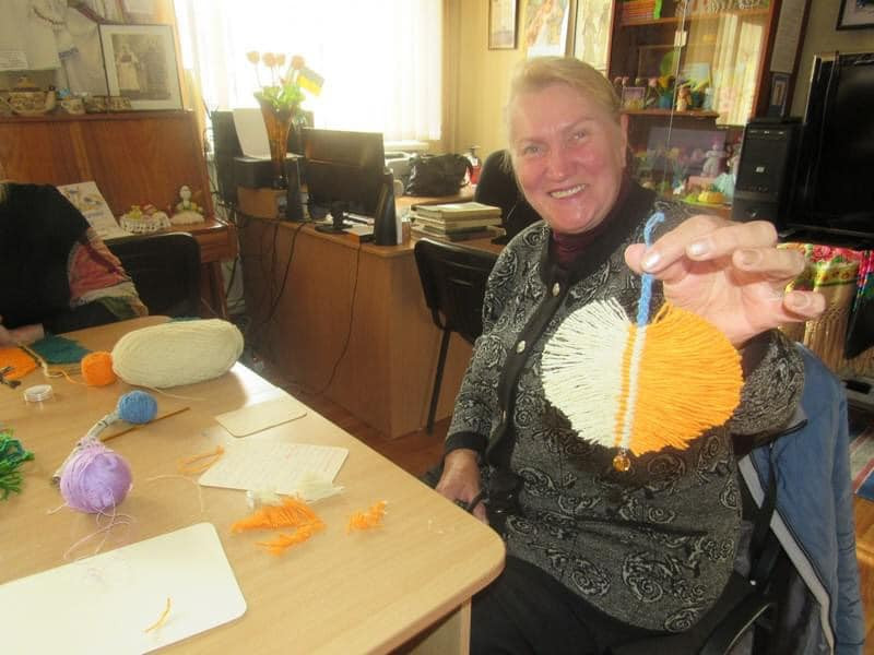 Творять диво власними руками: у чернігівській бібліотеці проводять майстер-класи