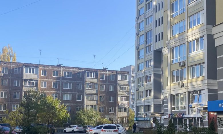 У Чернігові 80-річна жінка вистрибнула з вікна багатоповерхівки