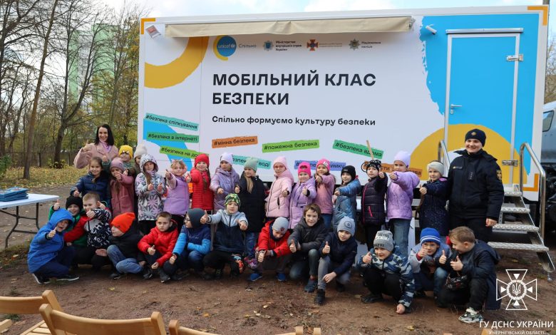 У Чернігові мобільний клас безпеки продовжує свою діяльність