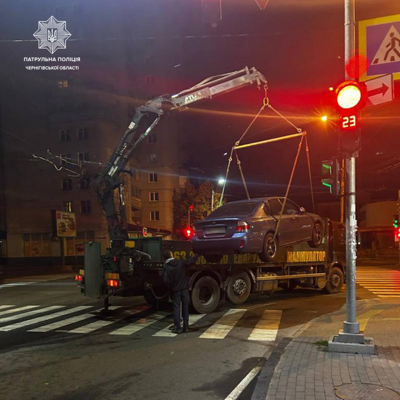 У Чернігові п’яний водій вчинив ДТП за участі 4 авто (Фото)