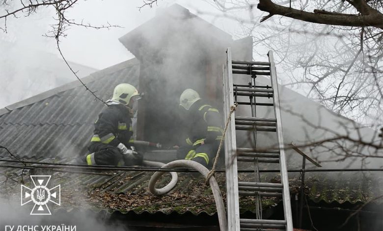 У Чернігові врятували чоловіка під час пожежі