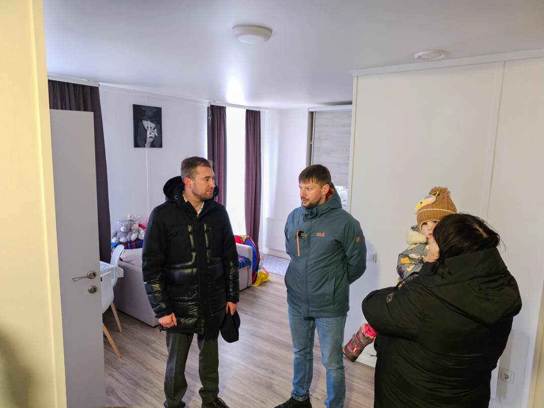 У модульне містечко на вулиці Володимира Дрозда заселяються люди, які втратили власні оселі