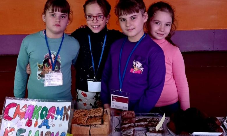 У Ніжині учні провели благодійний ярмарок на підтримку ЗСУ (Фото)