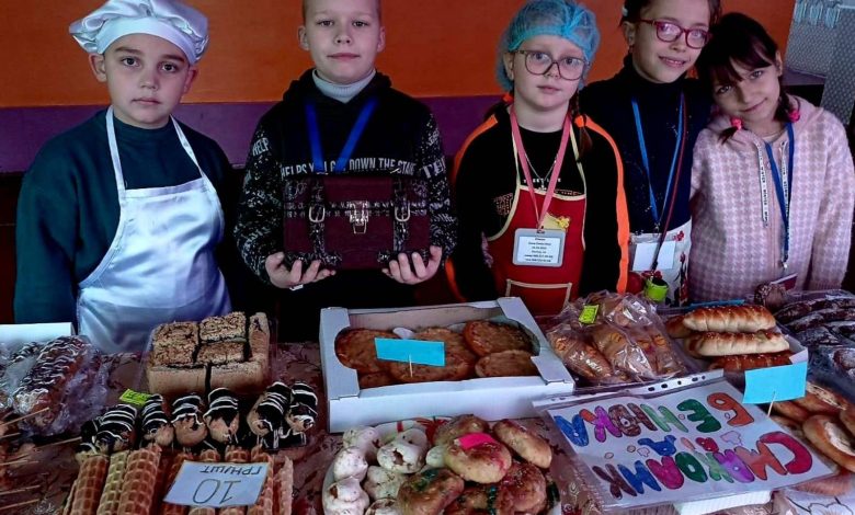 У Ніжині учні провели благодійний ярмарок на підтримку ЗСУ (Фото)