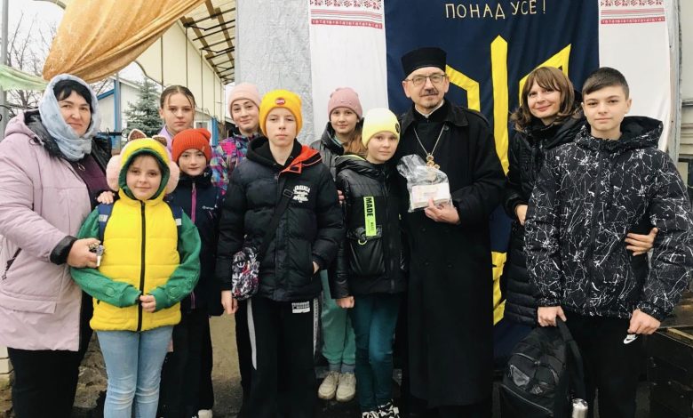 У Ніжині учні провели благодійний ярмарок на підтримку ЗСУ (Фото)