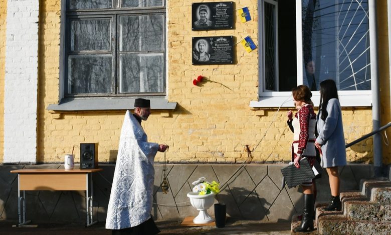 У Ніжині відкрили меморіальні дошки захисникам у гімназії