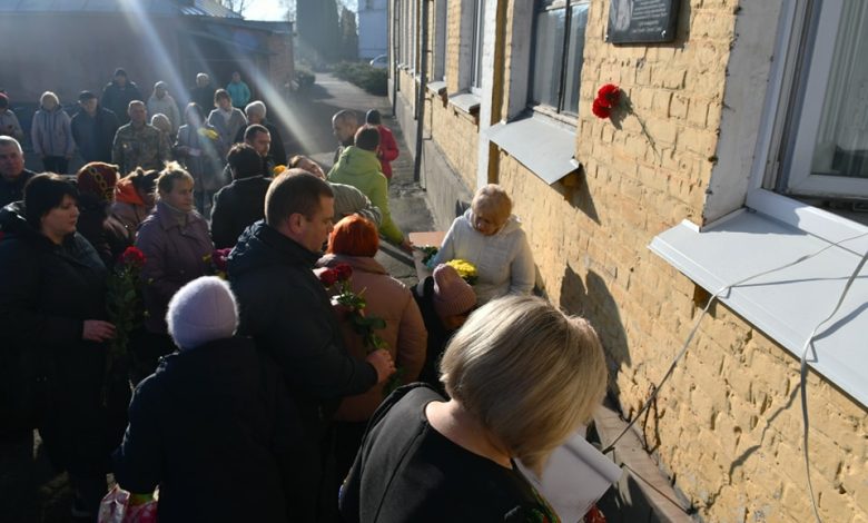 У Ніжині відкрили меморіальні дошки захисникам у гімназії