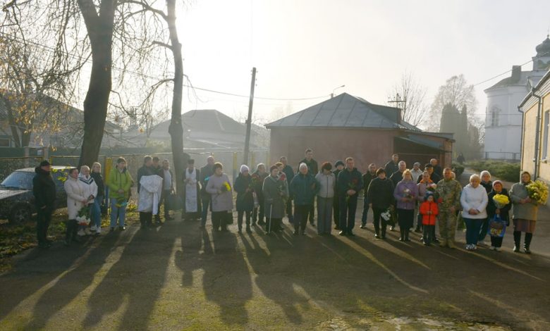 У Ніжині відкрили меморіальні дошки захисникам у гімназії