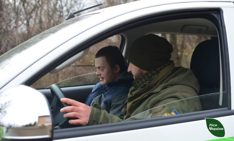 У Ніжинській громаді лісівники разом з вихованцями дитячого будинку-інтернату озеленили територію (Фото)