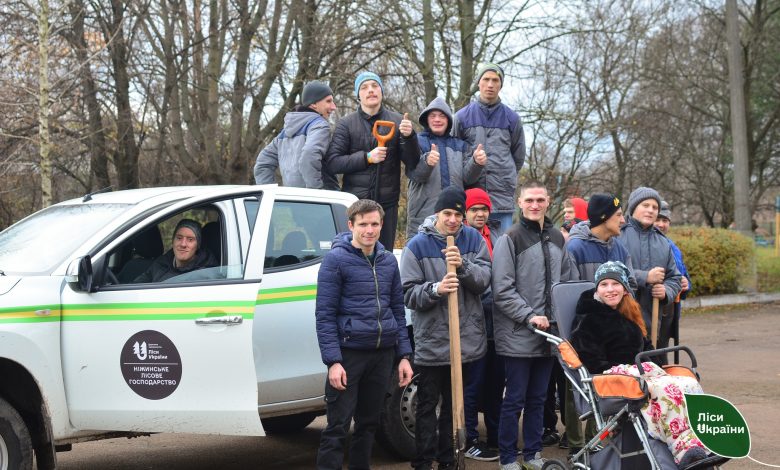 У Ніжинській громаді лісівники разом з вихованцями дитячого будинку-інтернату озеленили територію (Фото)