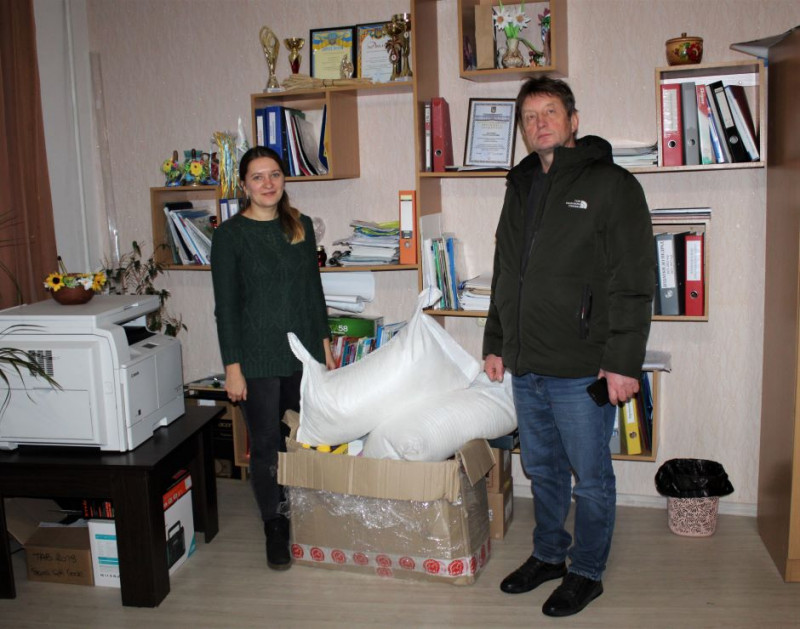 Учні та педагоги Ріпкинських ліцеїв активно займаються виготовленням окопних свічок (Фото)