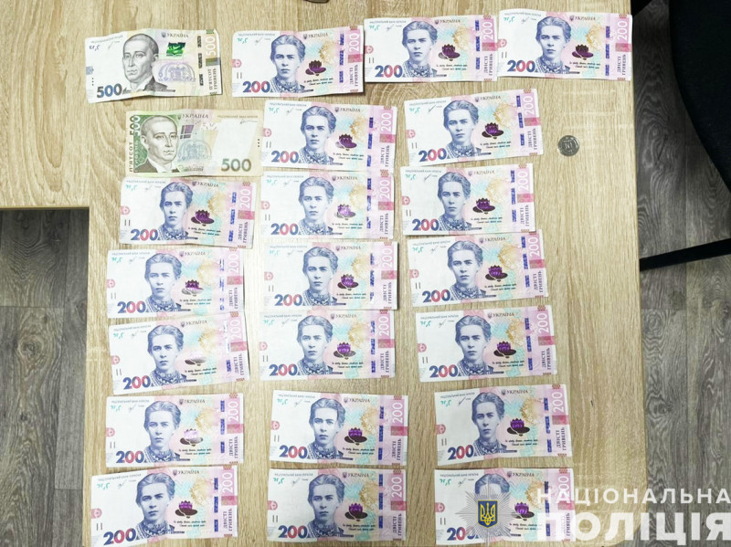 «Вашій внучці терміново потрібна операція!»: поліція Чернігівщини затримала зловмисника, який ошукав пенсіонерку