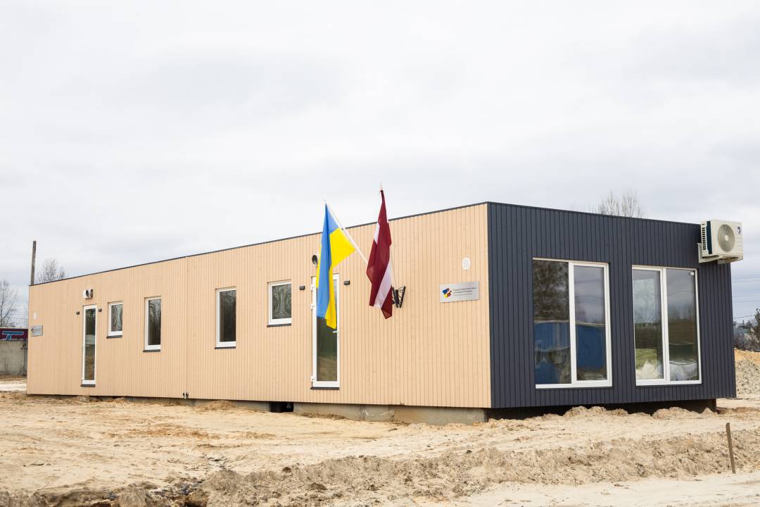 Візит президента Латвії у Чернігів. Едгарс Рінкевичс відвідав модульне містечко на вул. Дрозда
