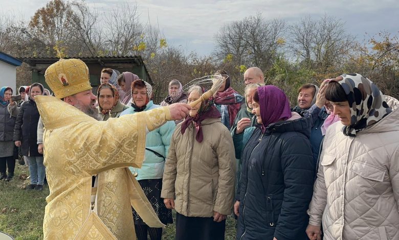 Єпископ Антоній завершив божественну літургію у Свято-Вознесенському храмі села Нова Басань (Фото)