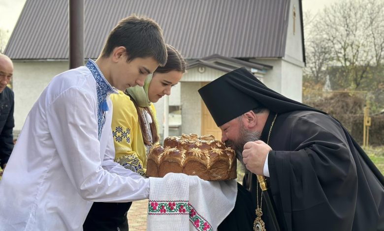 Єпископ Антоній завершив божественну літургію у Свято-Вознесенському храмі села Нова Басань (Фото)
