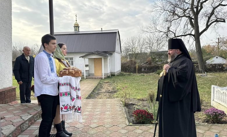 Єпископ Антоній завершив божественну літургію у Свято-Вознесенському храмі села Нова Басань (Фото)