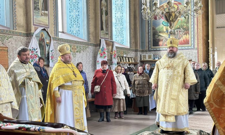 Єпископ Антоній завершив божественну літургію у Свято-Вознесенському храмі села Нова Басань (Фото)