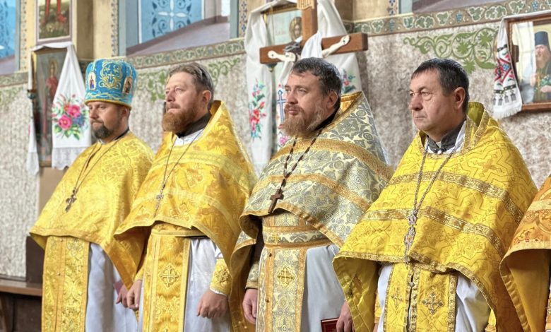Єпископ Антоній завершив божественну літургію у Свято-Вознесенському храмі села Нова Басань (Фото)