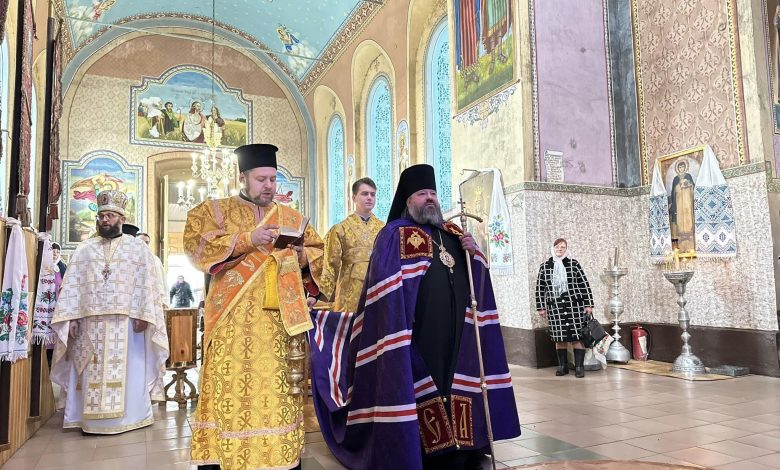 Єпископ Антоній завершив божественну літургію у Свято-Вознесенському храмі села Нова Басань (Фото)