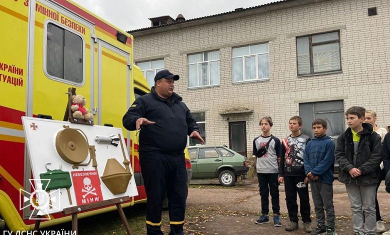 «Залізний кулак» саперів Чернігівщини вчить дітей правил мінної безпеки