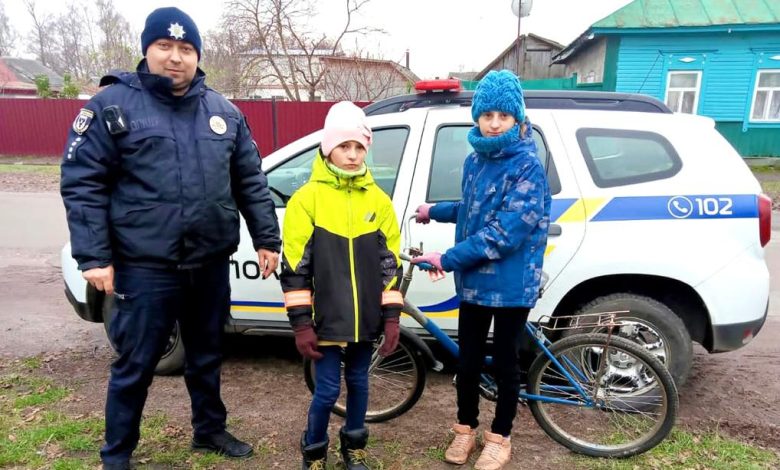 Засвітись у темряві: поліцейські Новгород-Сіверщини нагадують малечі правила безпеки