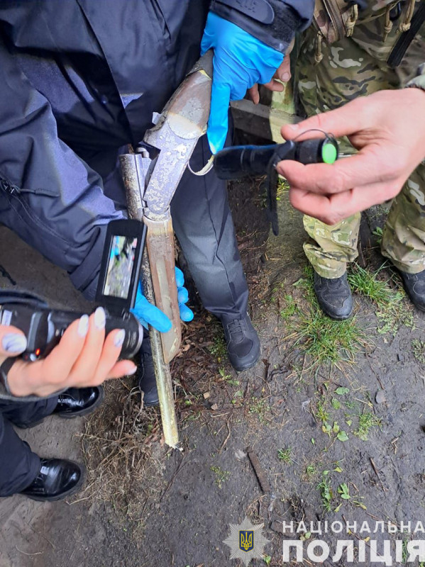 Зберігав обріз та викрадену рушницю: поліцейські Чернігівського району викрили зловмисника (Фото)