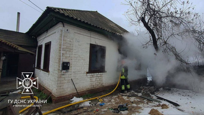Загинули двоє дітей разом із матір'ю: на Чернігівщині сталася пожежа у приватному будинку