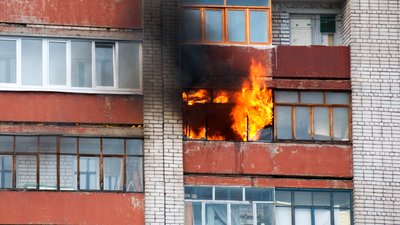 Загинула жінка: у Чернігові сталася пожежа у квартирі багатоповерхівки