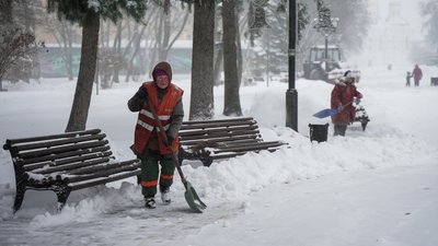Прибирання наслідків снігопаду у Чернігові обійшлося місту у 3 мільйони гривень, — Ломако