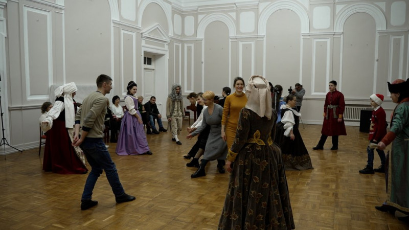 Танці 18 століття та вбрання української еліти періоду Бароко: у Чернігові провели Різдвяний бал Гетьманщини