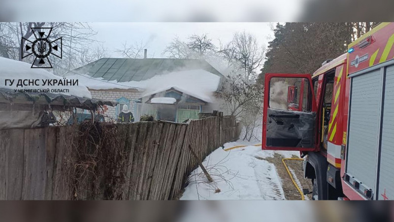 У будинку загинула жінка: рятувальники понад пів години гасили пожежу на Чернігівщині