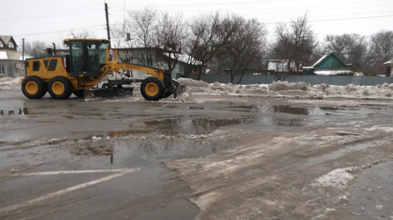 У Новгороді-Сіверському для розчищування доріг від снігу придбали перший грейдер