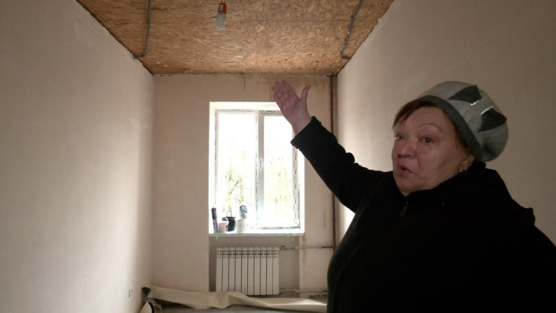 Мокрі стіни та вода на проводці у будинку №122 на Толстого у Чернігові: з чим це пов’язують у міському управлінні ЖКГ