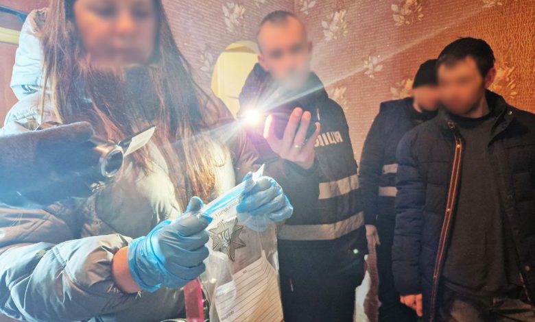 Чернігівські поліцейські затримали наркодилера (Фото)