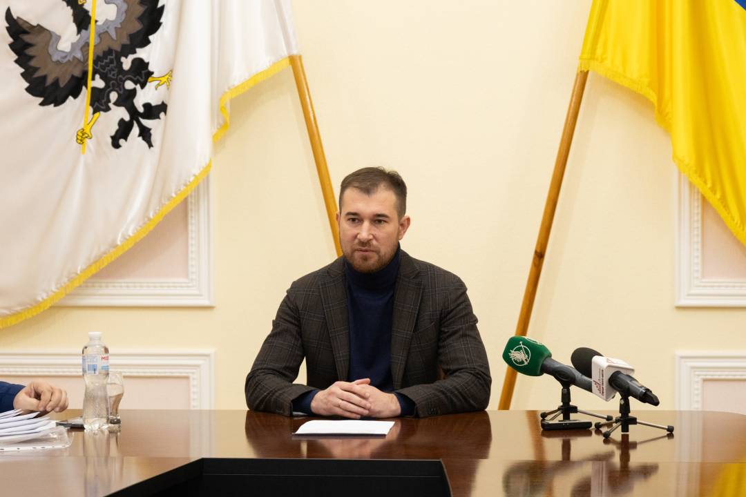 Чернігівським спортсменам-призерам міжнародних змагань та тренерам вручили грошові винагороди