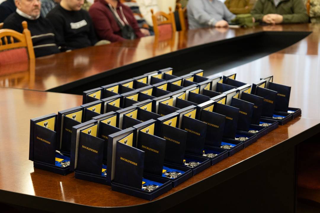 Добровольцям із числа поліцейських та ветеранів МВС України вручили відзнаку «За оборону Чернігова»