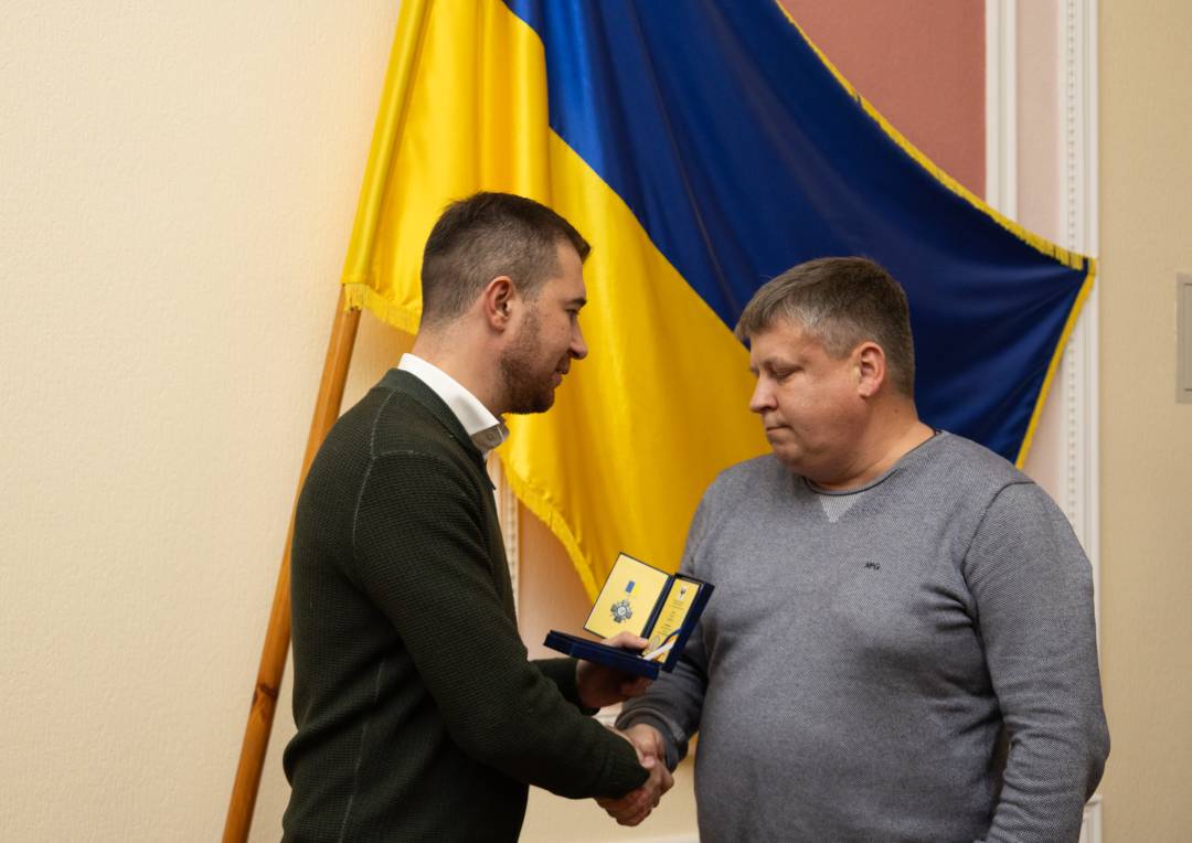 Добровольцям із числа поліцейських та ветеранів МВС України вручили відзнаку «За оборону Чернігова»