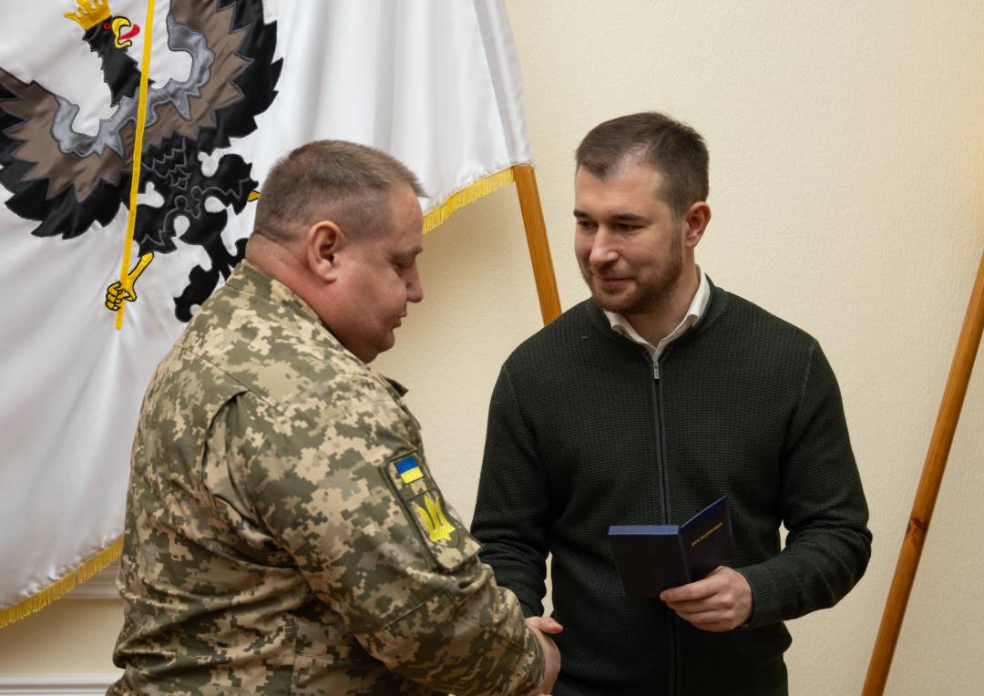 Добровольцям із числа поліцейських та ветеранів МВС України вручили відзнаку «За оборону Чернігова»