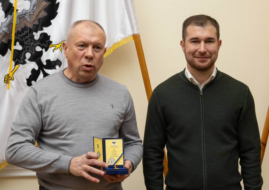 Добровольцям із числа поліцейських та ветеранів МВС України вручили відзнаку «За оборону Чернігова»