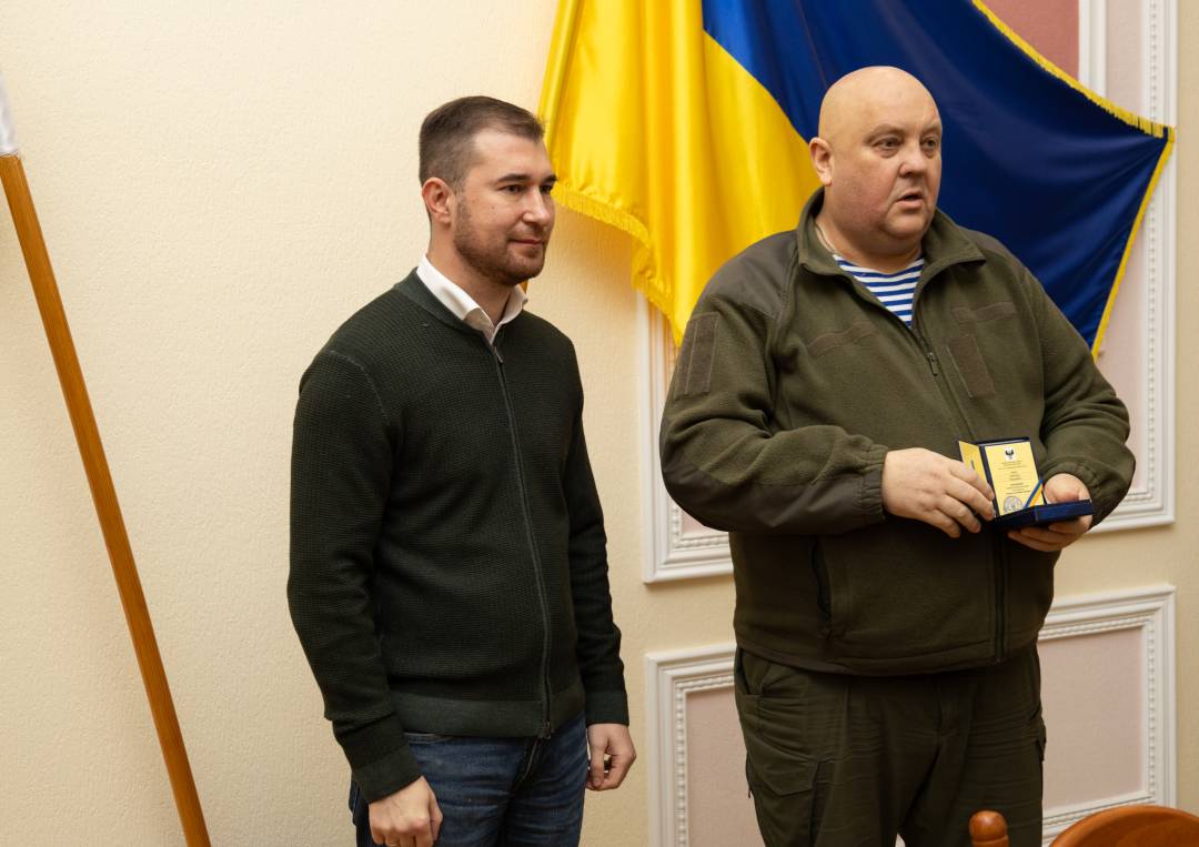 Добровольцям із числа поліцейських та ветеранів МВС України вручили відзнаку «За оборону Чернігова»