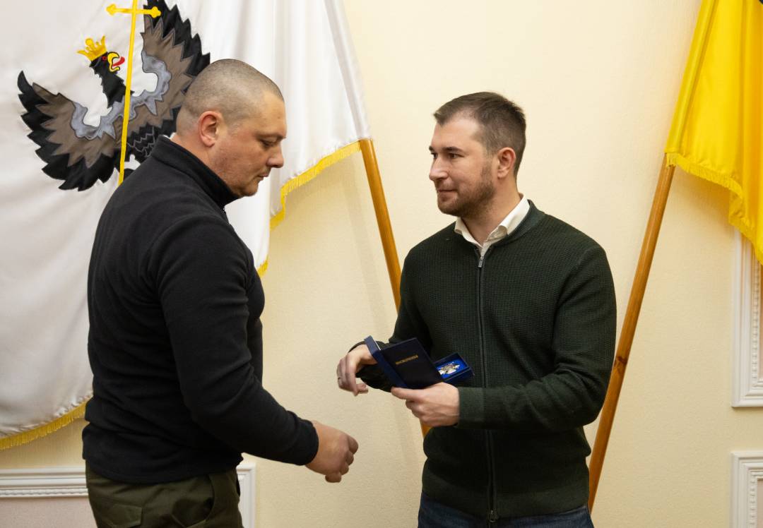Добровольцям із числа поліцейських та ветеранів МВС України вручили відзнаку «За оборону Чернігова»