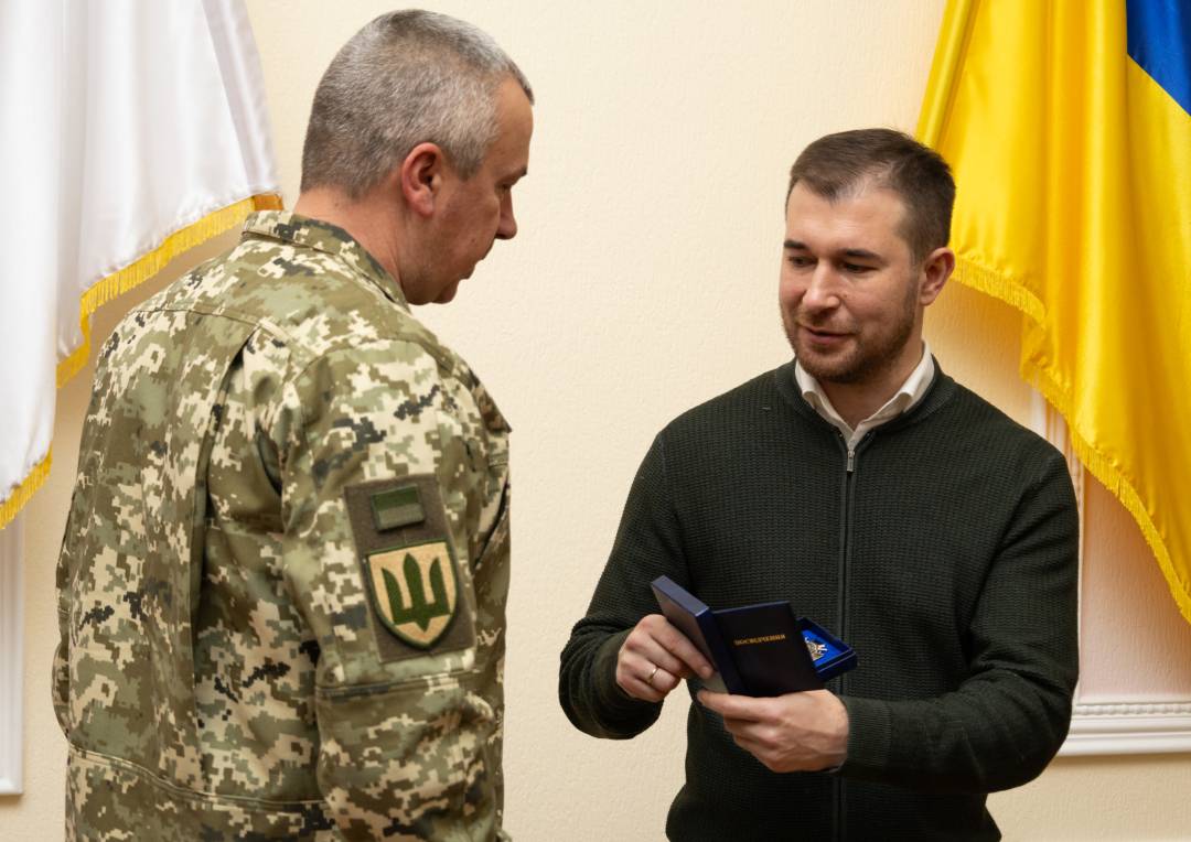 Добровольцям із числа поліцейських та ветеранів МВС України вручили відзнаку «За оборону Чернігова»