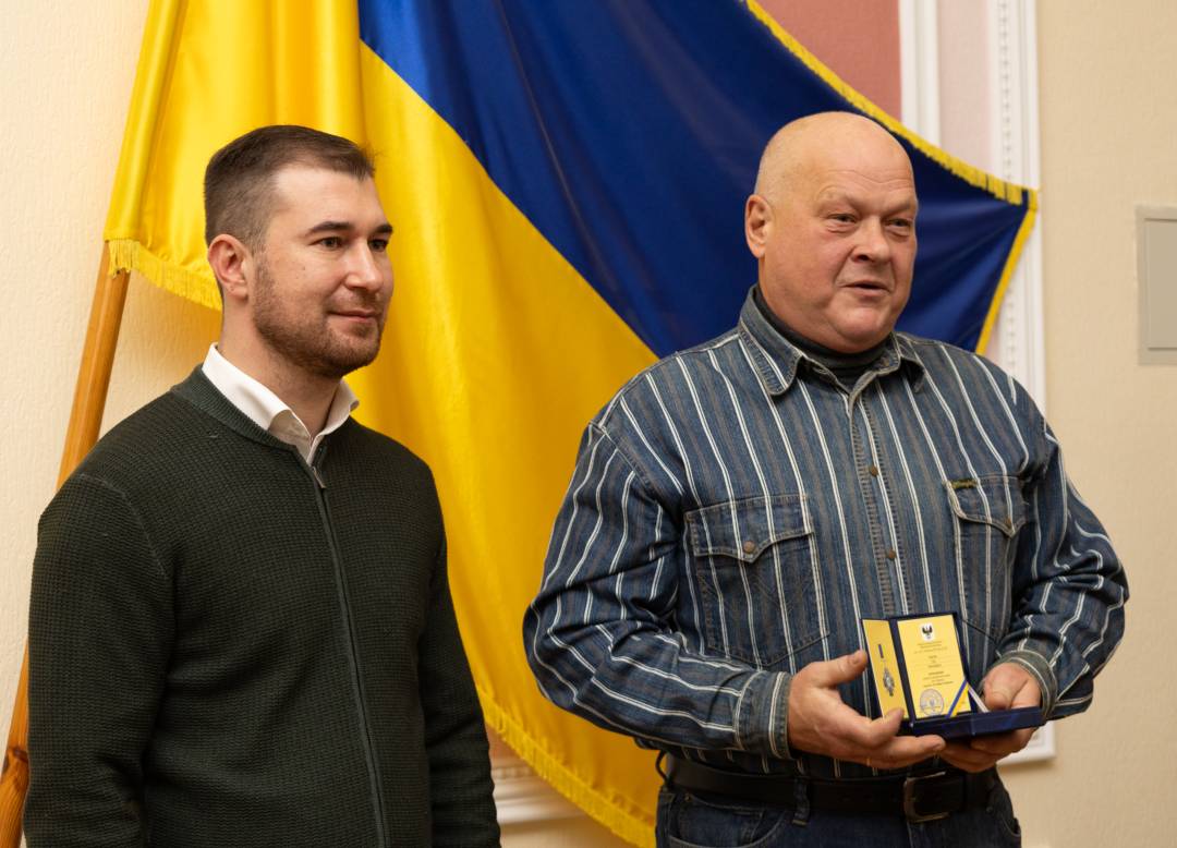 Добровольцям із числа поліцейських та ветеранів МВС України вручили відзнаку «За оборону Чернігова»