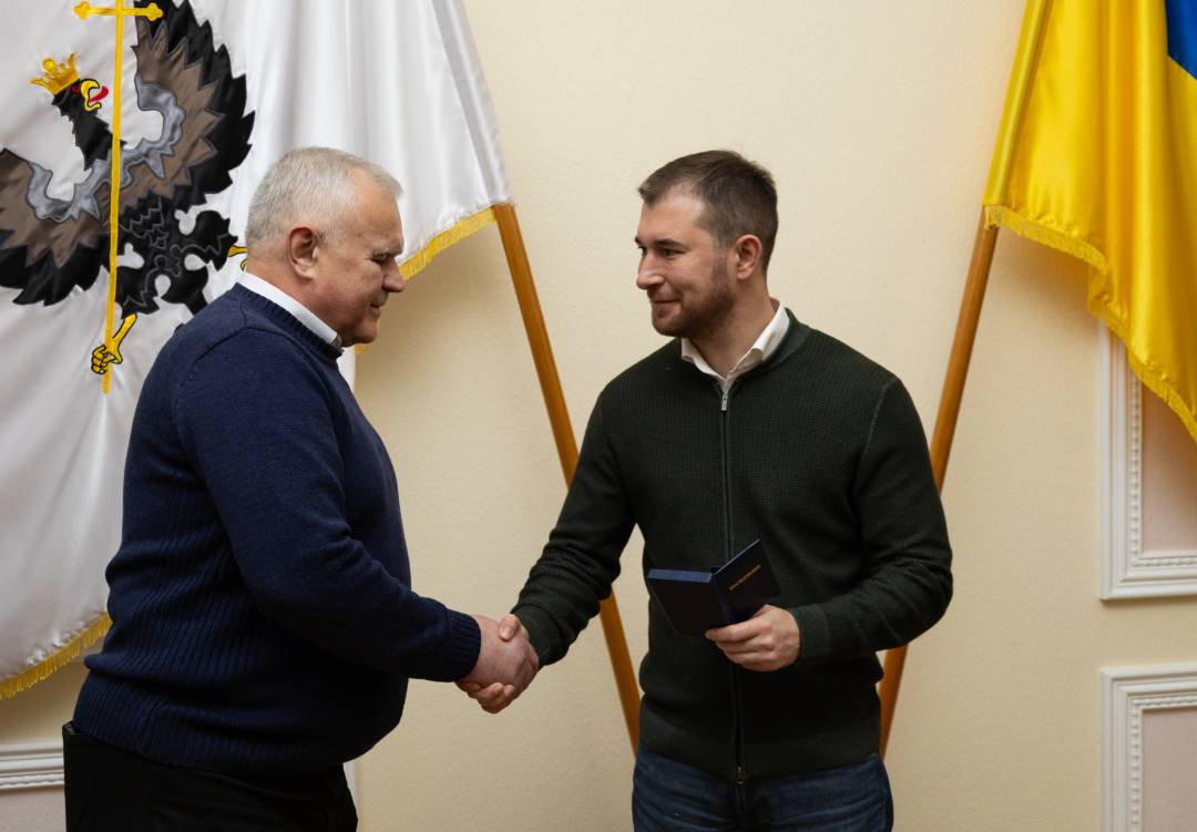 Добровольцям із числа поліцейських та ветеранів МВС України вручили відзнаку «За оборону Чернігова»