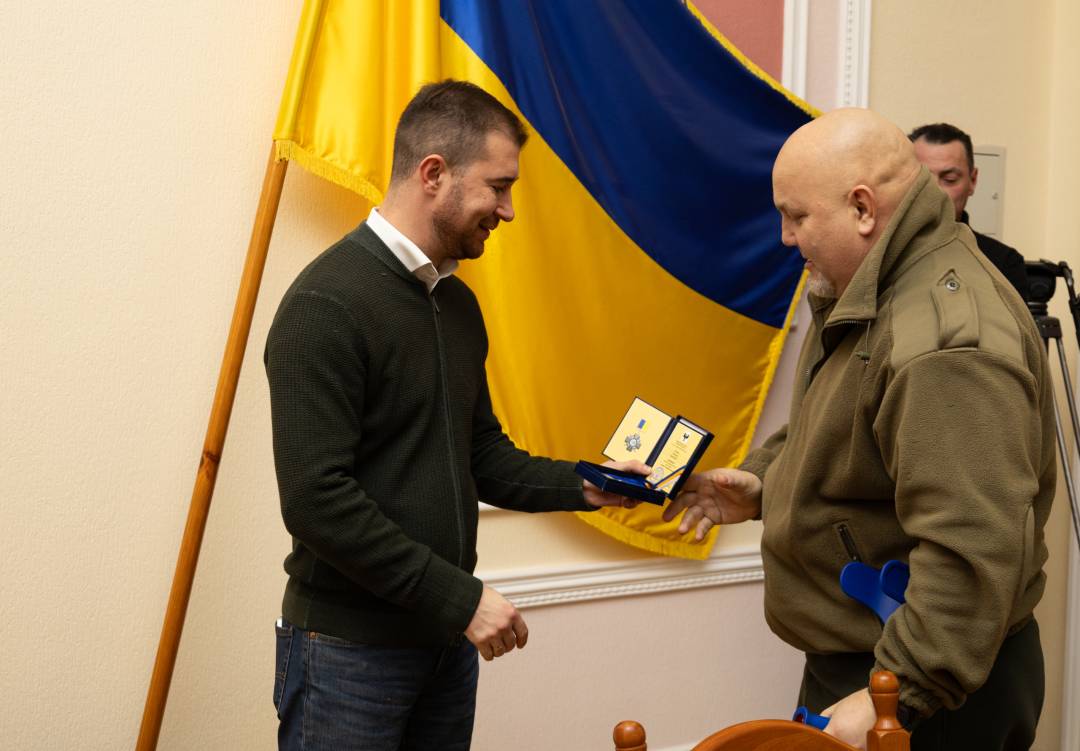 Добровольцям із числа поліцейських та ветеранів МВС України вручили відзнаку «За оборону Чернігова»
