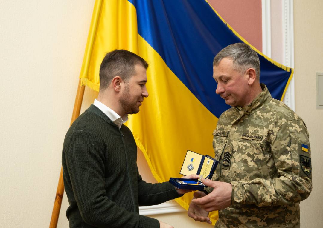 Добровольцям із числа поліцейських та ветеранів МВС України вручили відзнаку «За оборону Чернігова»